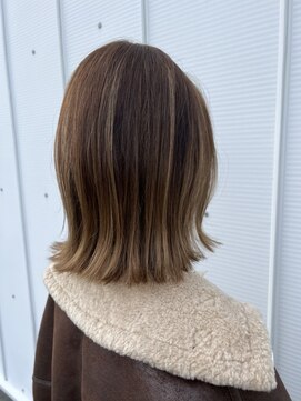 アクアブルー エスト(ACQUA BLUE est.) ベージュカラー×切りっぱなし