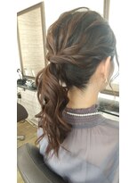 アンフィ(Amphi)&nbsp;下目ポニーテール