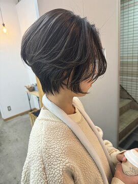 キューズ クラブ(cuz KLUB) 【cuzKLUB 】前下がりハンサムショート×白髪ぼかしハイライト