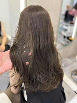 アナ ラーナ(Anna Lanna) 透明感おとなピスタチオグレージュ【奥村北斗】