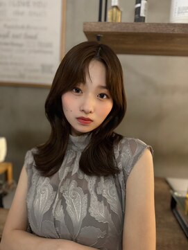 メゾンドムニ 恵比寿(Maison de MUNi) セミディシアーカラーオリーブベージュ２０代３０代４０代小顔