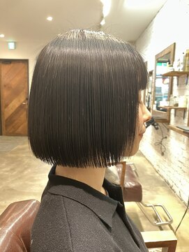 チェーロ(cielo) ラインがキレイなミニボブ