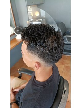 バーバーグリッチ(BARBER GLITCH)の写真/アイロンパーマ濡れパンで男らしさを上げる次世代パーマを体験して理想の髪へ☆