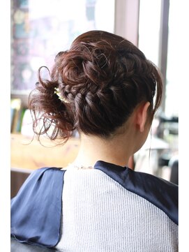 オーバーキャプテンネイキッド(OVER CAPTAIN NAKED) 編み込みナチュラルアシンメトリー＊ヘアアレンジ