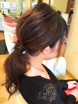 ヴィサージュロカ(VISAGE Loca) 崩しポニーテール