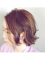 マロウズ(Marrows) 柔らかアッシュベージュのショートボブ