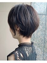 大人可愛い20代30代40代小顔ワンサイドショートボブ丸み前下がり