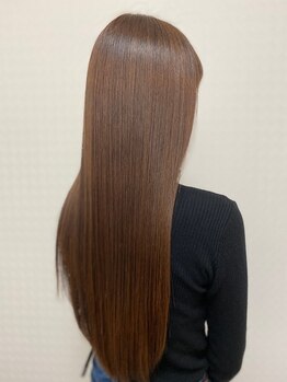 サクラ(Sakura)の写真/一人ひとりに毛髪診断を行い、必要な成分を見極めてオンリーワンな薬剤を調合。特別なケアで髪質改善！