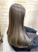 色が抜けても自然に馴染む艶ハイライト