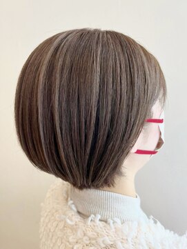 アウリィ(Aulii) ハイライト前下がりショートミルクティーベージュウルフボブ
