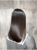 １回の縮毛矯正で髪質が変わる艶々ストレート