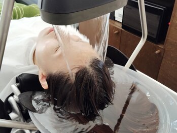 シュシュヘアー(Chou Chou hair)の写真/頭浸浴＆ヘッドスパで癒しのひとときを♪頭皮マッサージで髪と一緒に頭皮ケア[髪質改善/白髪染め/福井]