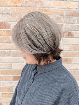 周りと違うレイヤーボブ