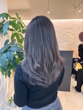 ヴィオットバイサロン(Viot by Salon) 外国人風ロングレイヤー/バレイヤージュ/シルバーグラデーション