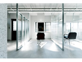 ビーイング(being)の写真/豊山エリアのサロン《being》都心まで行かなくても、トレンドを意識したデザインカラーや髪質改善が叶う。