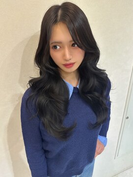 ミラ(MIRA) 暗髪でも映える大人レイヤーstyle