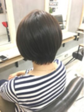 エルデ ナインズ ヘアー スタンド 川口店(elde 9's HAIR STAND) 大人かわいいグレージュひし形シルエットエアリーボブ