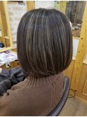 大人ハイライトとショートボブ