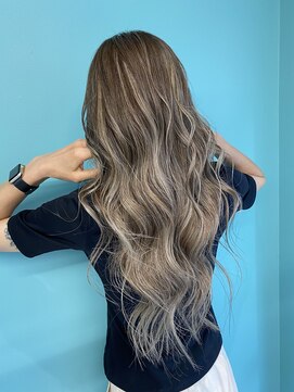 リーホリエ(Lee Horie) 【脱白髪染め♪】ハイライトバレイヤージュスタイル