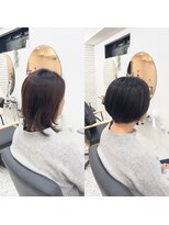 頭が小さくなるショートヘア