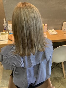 シロトータルデザイン(shiro total design) ハイトーンカラー×アッシュベージュ