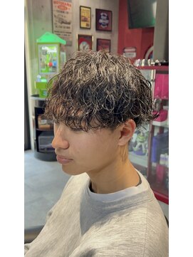 ダズ(Dazz) 波巻きスパイラル刈り上げツーブロック