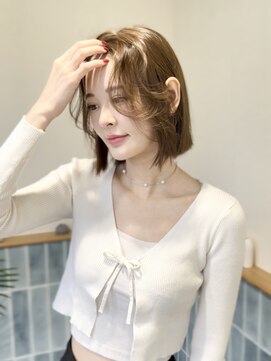 ハチ(HACHI) 顔まわりが動く切りっぱなしボブ