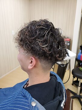 ハングアウト(Hangout) スペインカール×フェードカット×メッシュ