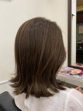 インフォーマル(Informal) 外ハネ/ゆるウェーブ/レイヤー