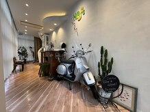 ハフト(HAft)の雰囲気（ベスパが店頭お出迎え）