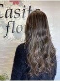 ロングヘアのクール系デザインカラー