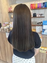 サリュー バイ イザ(Salut by IZA)&nbsp;アッシュブラウンカラー似合わせカットロング