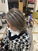 ラビスモア(Lovis moa)&nbsp;ミディアムヘア/暗めカラー/デザインカラー/フェイスフレミング