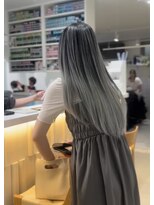 リリー バイ アオ(Lilly by AO)&nbsp;グレーのバレイヤージュカラー
