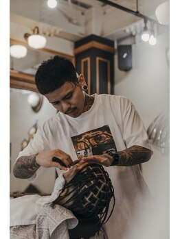 ミスターブラザーズカットクラブ 福岡店(MR.BROTHERS CUT CLUB)の写真/髭と眉で、男の格を上げる。SHAVINGで刻む「大人の色気」。細部まで拘り抜く、男の嗜み。