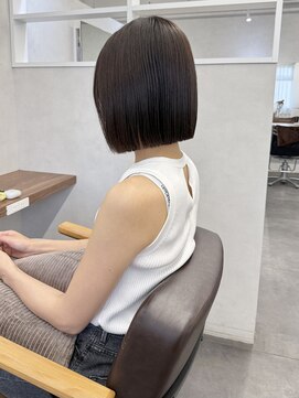 オウル(Owll) ◆◇厚みのある切りっぱなしボブ艶感ブラウンカラー◇◆
