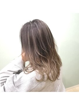 リリス(l'iris) 【liris】ハイライトグラデーション×ホワイトベージュ