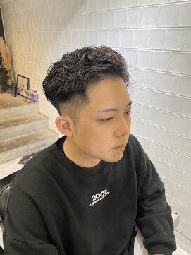 メリケンバーバーショップ フクオカ(MERICAN BARBERSHOP FUK) フェードカットスパイラルパーマ