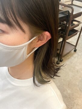 シェノン 西梅田(CHAINON) グレーベージュ/レイヤーロング/黒髪/レイヤーカット