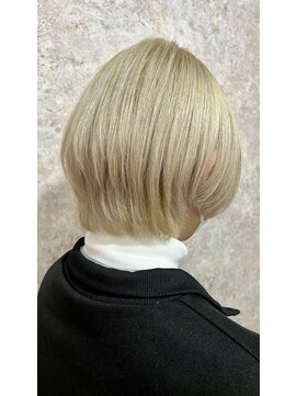 シュガービー(SUGAR-B) ホワイトカラーショートボブ