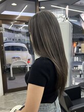 《*ハイライト×レイヤーカットで、上品な大人女性に*》立体感の出るハイライトでより動きのあるスタイルに