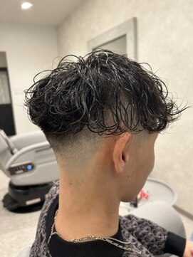 バーバーサンクチュアリ(Barber Sanctuary) スキンフェードx波巻きパーマ