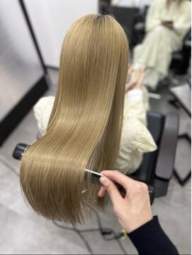 シンカ(shinka) ブリーチ毛でもなれる「うる艶ストレート」