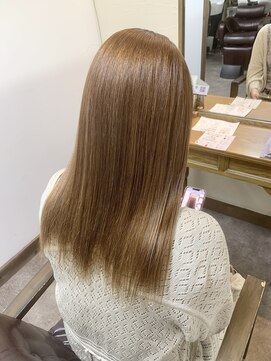 ガルボ ヘアー(garbo hair) 髪質改善 10代 20代 30代 オイルストレート ベージュ ストレート