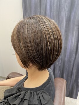 コモド(Comodo) 丸みのあるナチュラルショート