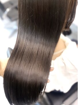 ジーナ 梅田(Zina) 艶々ブラウンカラー