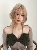 ベージュ