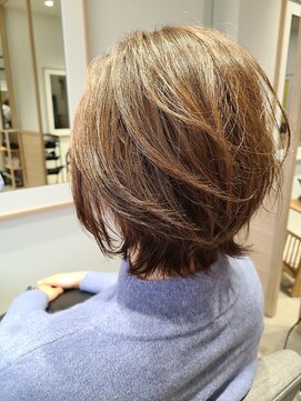 ヘアサロン R3 美肌効果、グレージュカラー