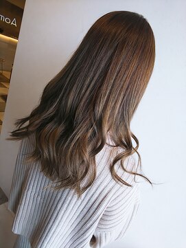 モア(.moA) ゆる巻きロングヘアー