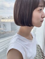 エムクランメイクス 原宿 表参道(m.clan MAKE'S)&nbsp;大人かわいいカーキグレージュフェザーバングくせ毛風ミニボブ